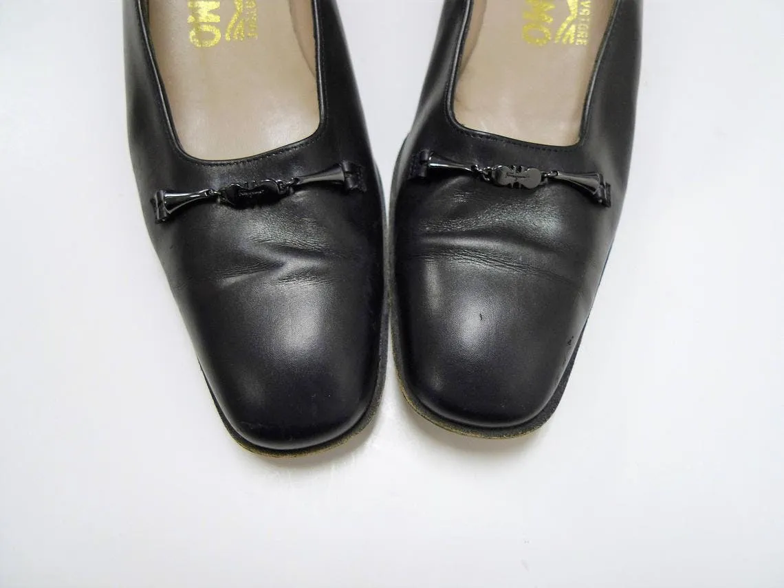 00's Classic Black Leather Pumps by Salvatore Ferragamo