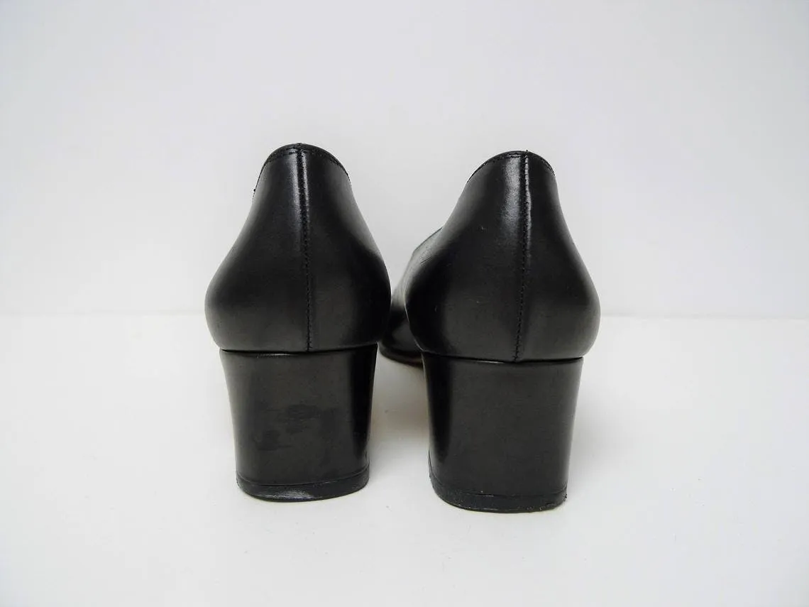 00's Classic Black Leather Pumps by Salvatore Ferragamo