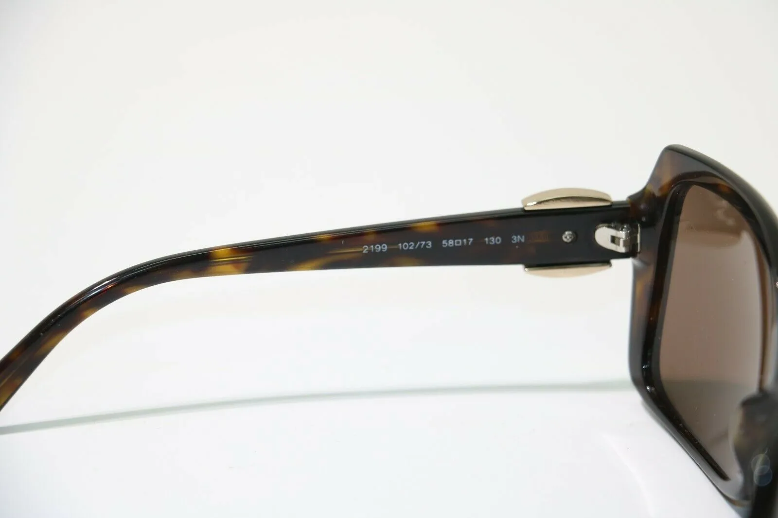 Ferragamo: 2199 Sunglasses in color 102/73 - Brown gradient lens