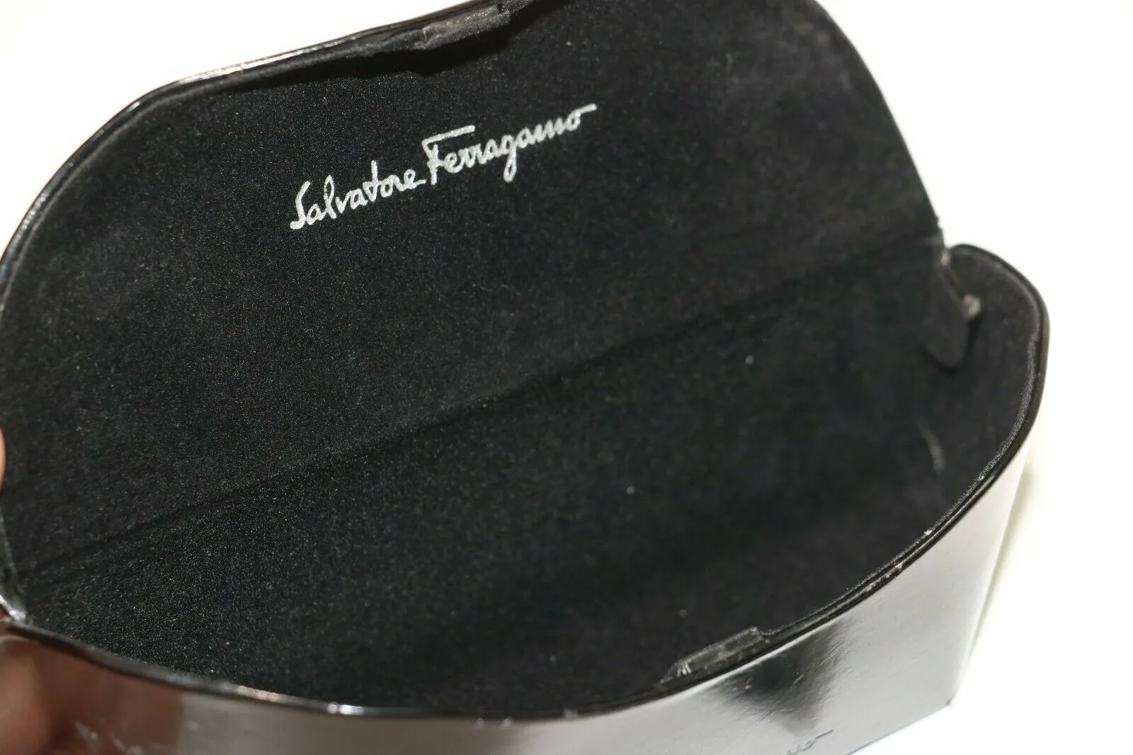 Ferragamo: 2199 Sunglasses in color 102/73 - Brown gradient lens